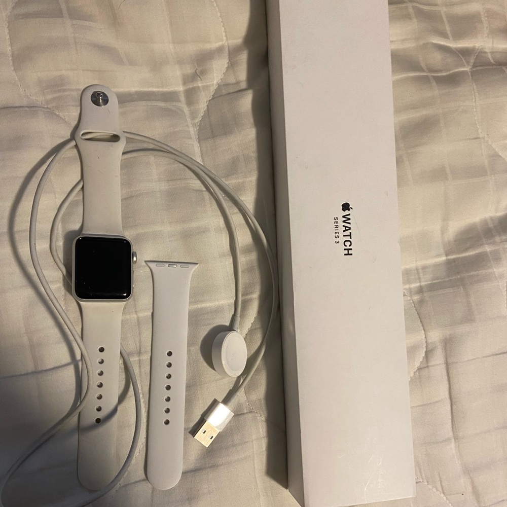 Apple watch series 3 38mm charger box and extra band